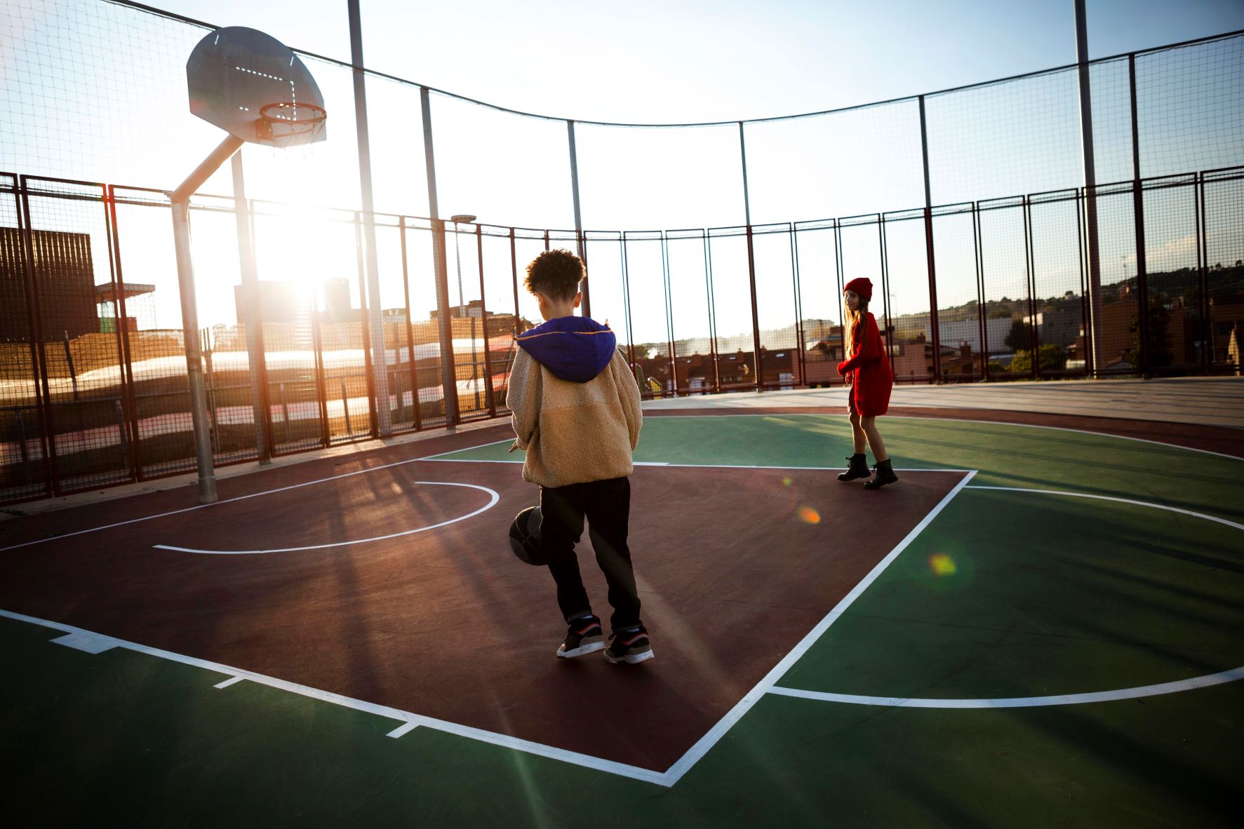 11children-playing-basketball-field.jpg